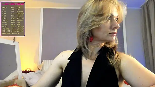 Snapshot of Monika-peach chatting on June 2, 9:50 pm Monika-peach online show from June 2, 9:50 pm