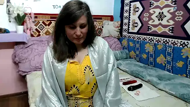 Adelinemilf online show from April 14, 10:32 am