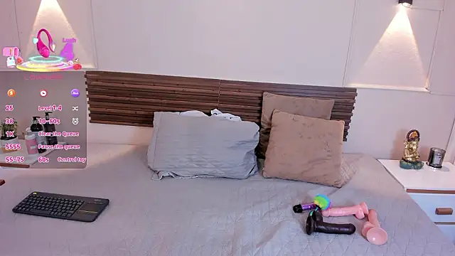 mia gold  online show from March 25, 7:09 pm