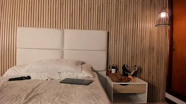 rachell queen  online show from February 3, 12:32 pm