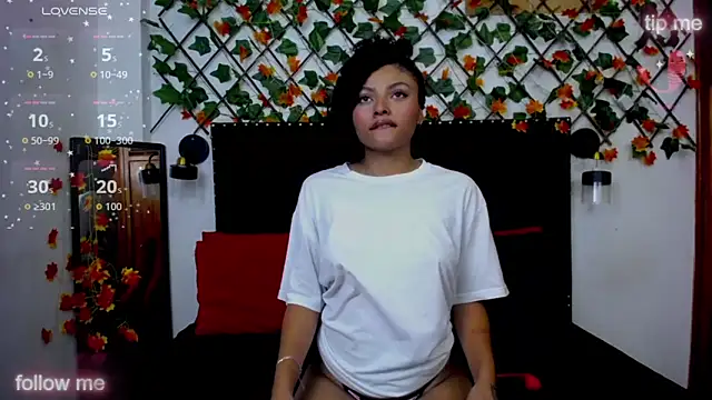 vsamanthaper1 online show from March 17, 8:12 pm