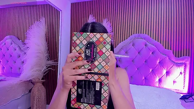 Violett hott  online show from January 19, 12:42 pm