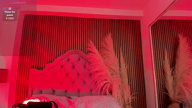 Violett hott  online show from February 7, 1:04 pm