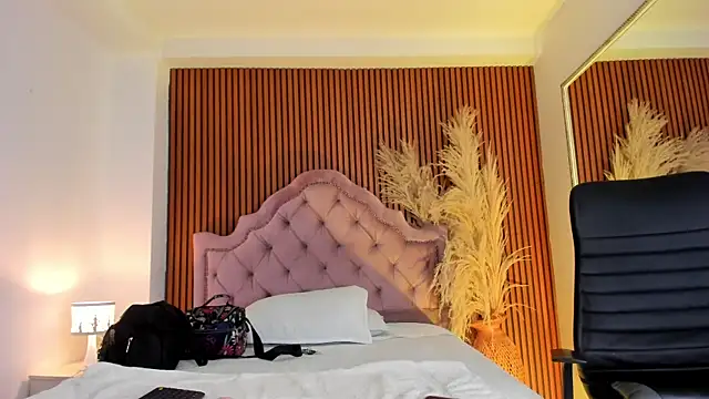 Snapshot of Violett_hott_ chatting on April 26, 12:58 pm Violett hott online show from April 26, 12:58 pm