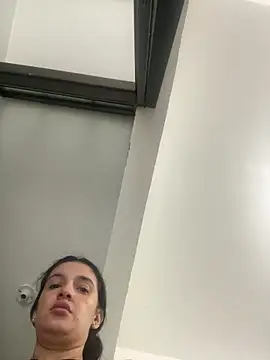 Snapshot of Violett_hott_ chatting on May 5, 11:51 am Violett hott online show from May 5, 11:51 am