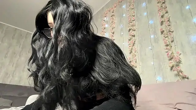 pinkfondnes online show from March 4, 8:48 pm