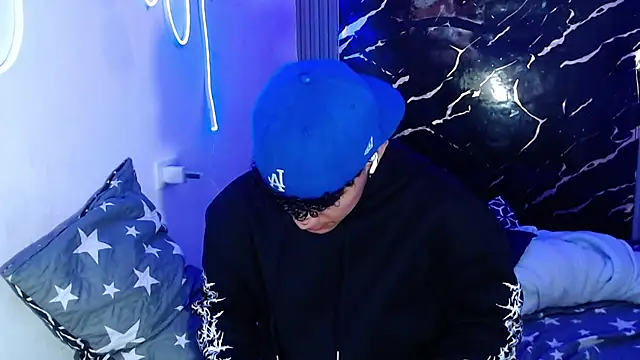 jamescurly00 online show from March 16, 10:47 pm