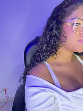 Snapshot of Antonella_03s chatting on June 15, 8:27 am Antonella 03s online show from June 15, 8:27 am