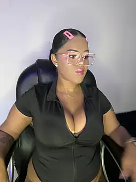 Snapshot of Antonella_03s chatting on July 20, 6:06 am Antonella 03s online show from July 20, 6:06 am
