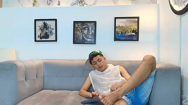 AVENGER BOYS2026 online show from January 13, 1:33 am