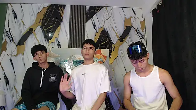 Snapshot of AVENGER_BOYS2026 chatting on May 5, 7:22 pm AVENGER BOYS2026 online show from May 5, 7:22 pm