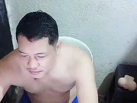 UrAsianGuy90 online show from April 18, 2:37 am