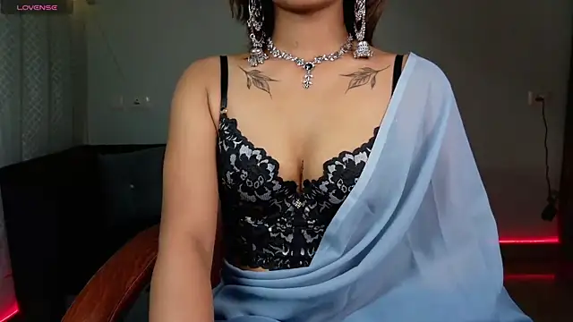 Snapshot of SugarAura chatting on May 1, 5:17 pm SugarAura online show from May 1, 5:17 pm