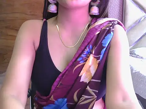 Snapshot of sweet_riyaaa chatting on August 2, 1:48 am sweet riyaaa online show from August 2, 1:48 am