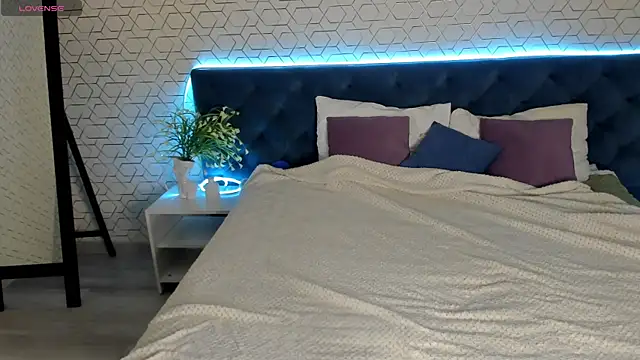 desiree doll online show from March 3, 1:12 am