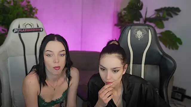 Mila Rose054 online show from April 23, 12:40 pm