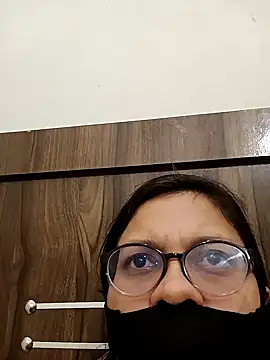 piryasharma005 online show from February 12, 6:36 pm