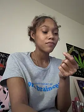 Tamiii420 online show from April 19, 6:10 pm