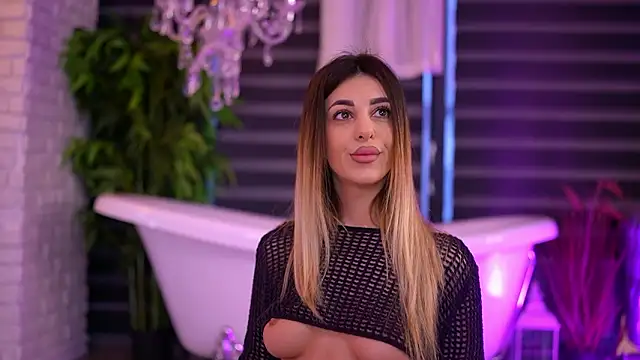 Snapshot of ItsIvyLicious chatting on February 16, 5:47 am ItsIvyLicious online show from February 16, 5:47 am