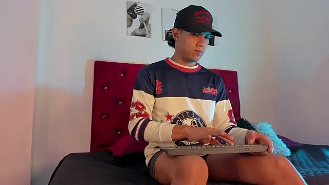 Liamsubtle01 online show from February 17, 11:07 am