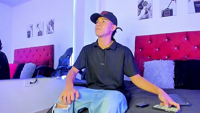 Liamsubtle01 online show from April 19, 2:00 am