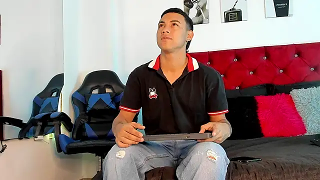 Liamsubtle01 online show from April 22, 11:12 am