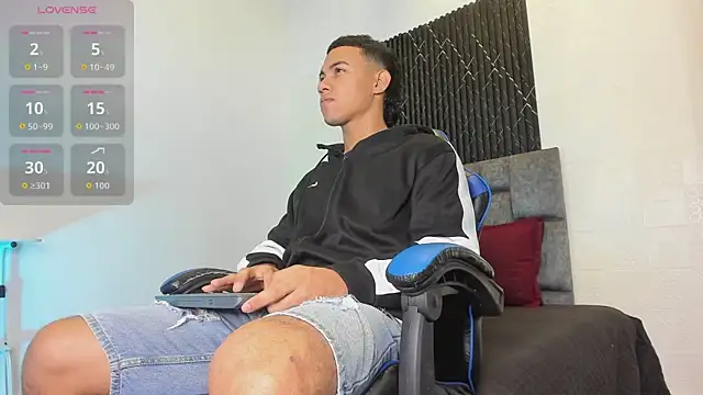 Liamsubtle01 online show from July 23, 11:08 am