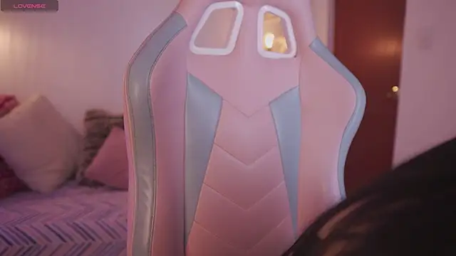 Snapshot of Valery_Belmort chatting on April 13, 12:43 pm Valery Belmort online show from April 13, 12:43 pm