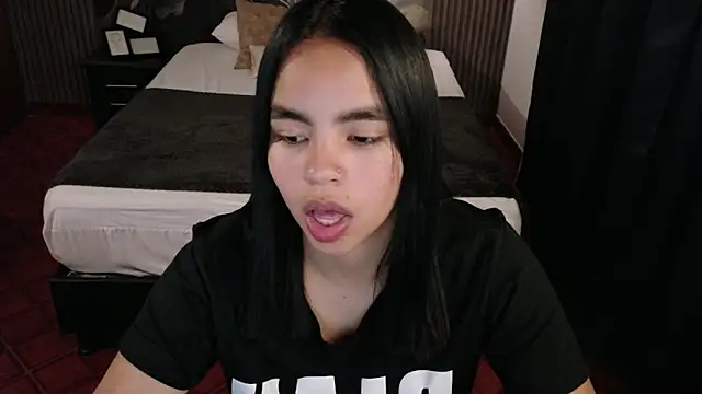 SofiaMante  online show from April 3, 7:23 pm