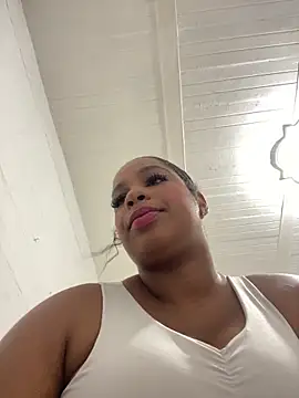 Snapshot of NataliaMillers chatting on February 25, 6:12 am NataliaMillers online show from February 25, 6:12 am