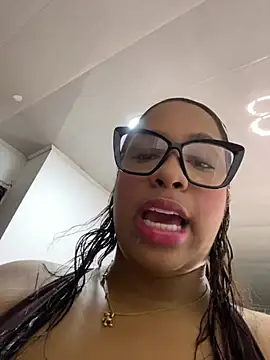 Snapshot of NataliaMillers chatting on July 2, 12:21 am NataliaMillers online show from July 2, 12:21 am
