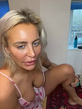 AliceDx online show from February 12, 9:59 am