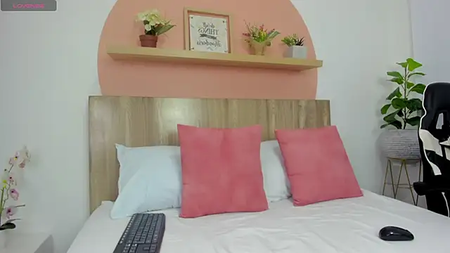 charlote smit  online show from January 10, 7:04 pm