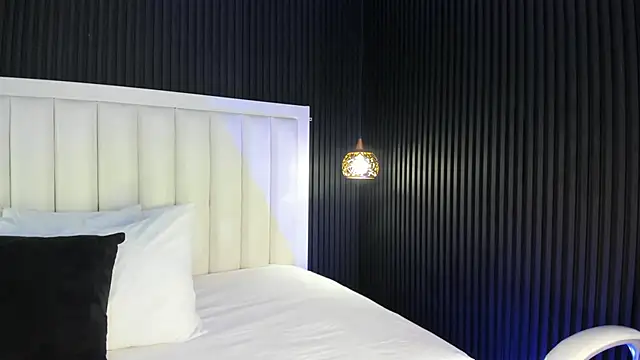 PandoraMiller online show from April 20, 5:05 pm