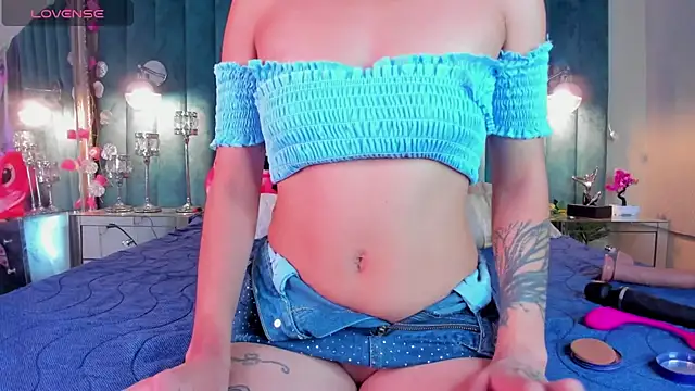 Snapshot of mia_ellieth chatting on May 25, 4:24 pm mia ellieth online show from May 25, 4:24 pm