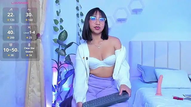 emily7  online show from February 21, 8:54 pm