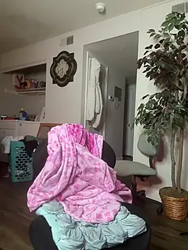 hispinkfreak219 online show from February 14, 5:37 am