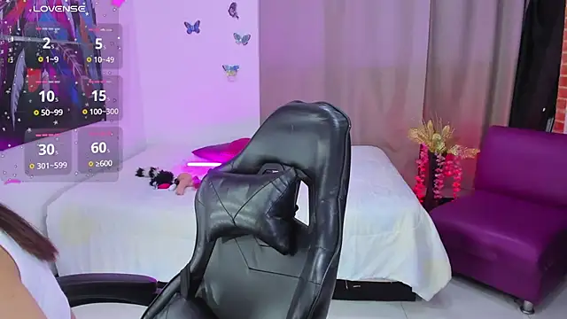 Snapshot of lune_rose chatting on February 26, 1:15 am lune rose online show from February 26, 1:15 am