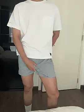 Snapshot of Dickieplay001 chatting on March 16, 9:02 am Dickieplay001 online show from March 16, 9:02 am