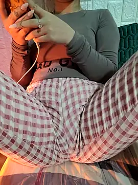 -LunaLust online show from January 8, 1:57 pm