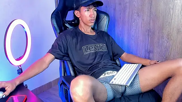 neitan miller  online show from April 7, 1:00 pm