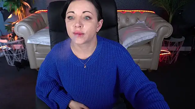 Dafni Monn online show from April 22, 12:50 pm