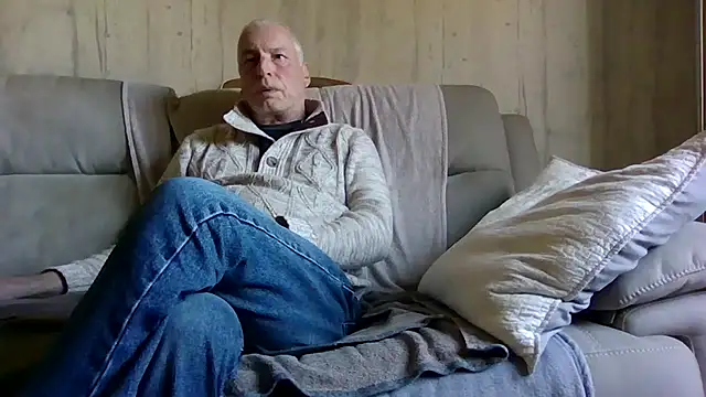 Helinetrav online show from March 23, 12:20 pm