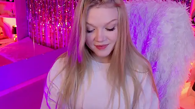 ChloeWhite online show from April 18, 9:46 am