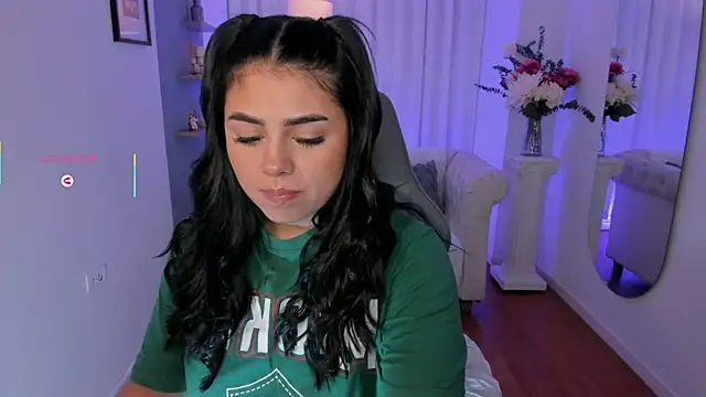 taylor smiith1 online show from June 5, 8:14 pm