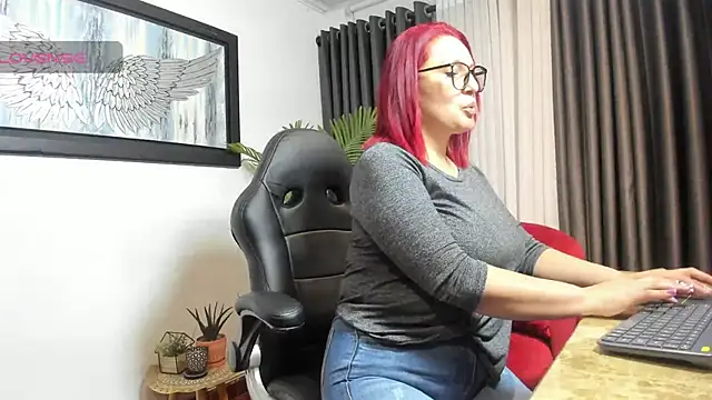 VictoriaPaker online show from March 9, 11:25 am