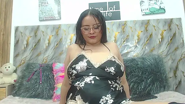Snapshot of rossyvalbuena chatting on May 2, 3:28 pm rossyvalbuena online show from May 2, 3:28 pm
