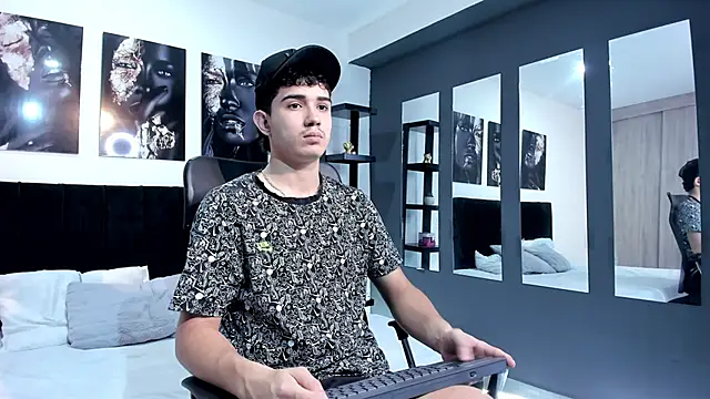 Alejo Grey online show from January 16, 8:35 pm