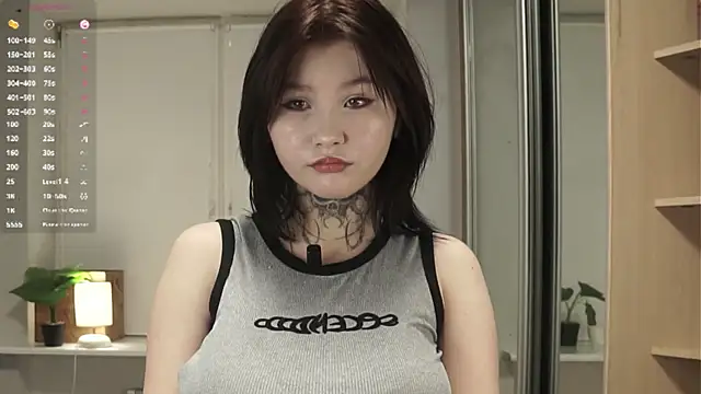 LynLainson online show from January 16, 6:23 pm