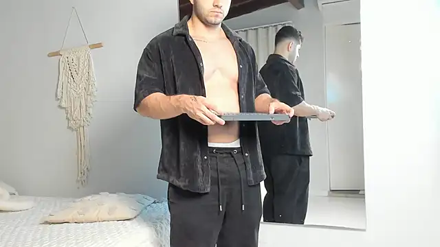 Snapshot of Thiago_moretti chatting on May 1, 2:21 pm Thiago moretti online show from May 1, 2:21 pm